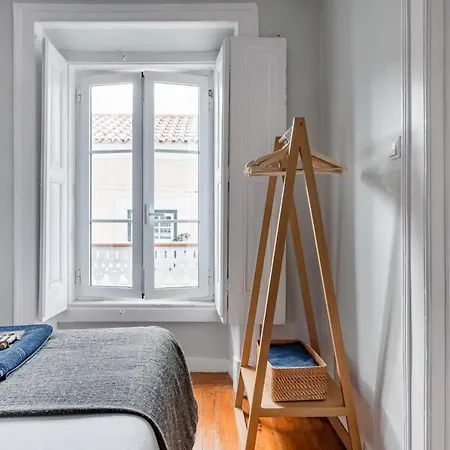 Avenida Da Liberdade Area, Bright And Newly Renovated 2 Bedroom Apartment, Historical Center Lissabon