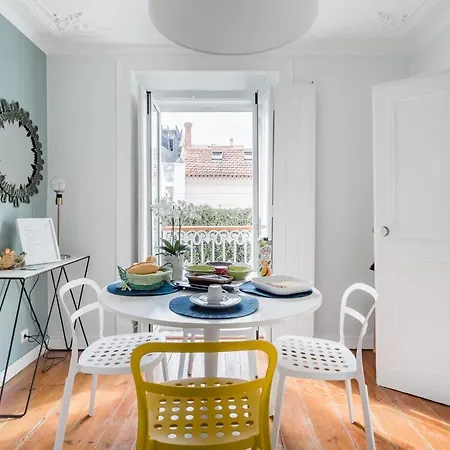 Avenida Da Liberdade Area, Bright And Newly Renovated 2 Bedroom Apartment, Historical Center Lissabon