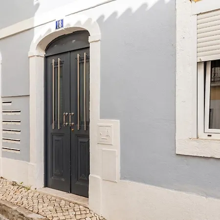 Avenida Da Liberdade Area, Bright And Newly Renovated 2 Bedroom Apartment, Historical Center Lissabon