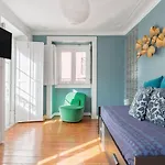 Апартаменти Avenida Da Liberdade Area, Bright And Newly Renovated 2 Bedroom Apartment, Historical Center