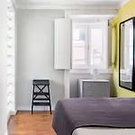 Avenida Da Liberdade Area, Bright And Newly Renovated 2 Bedroom Apartment, Historical Center