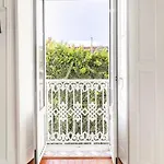 Апартаменти Avenida Da Liberdade Area, Bright And Newly Renovated 2 Bedroom Apartment, Historical Center Лісабон