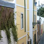 Avenida Da Liberdade Area, Bright And Newly Renovated 2 Bedroom Apartment, Historical Center Апартаменти