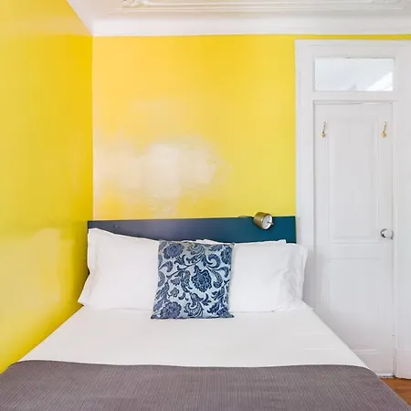 Avenida Da Liberdade Area, Bright And Newly Renovated 2 Bedroom Apartment, Historical Center