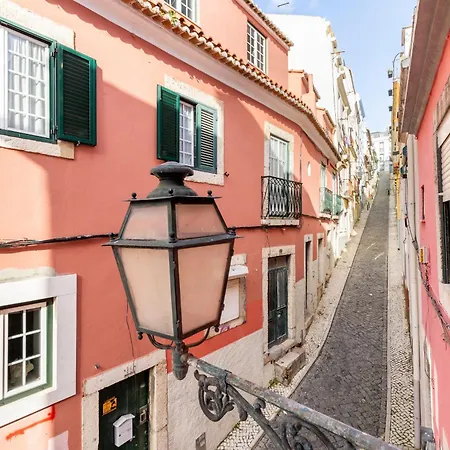 Avenida Da Liberdade Area, Bright And Newly Renovated 2 Bedroom Apartment, Historical Center Апартаменти *